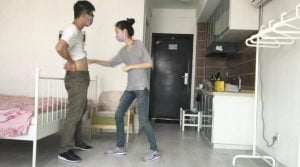 诗蔓校花系列6-4超级狠踢小男生