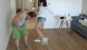 美女老师踩死流氓学生2